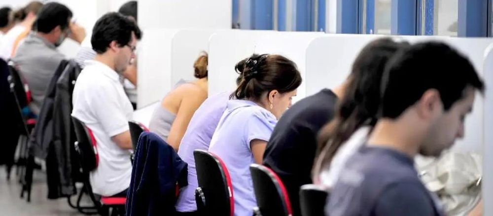 Dados do IBGE mostram que 5,4 milhões de jovens, entre 14 e 24 anos, não trabalham e não estudam.