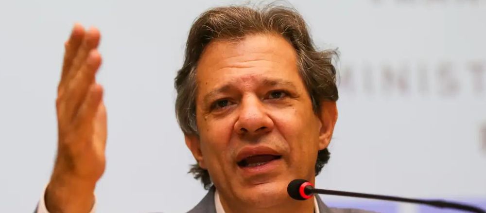 Fernando Haddad vai ao Vaticano nesta segunda-feira (3) para falar com o Papa e obter apoio dele com a taxação dos super-ricos.