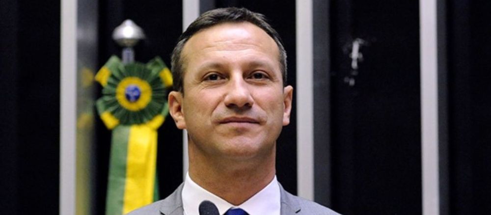 Os deputados, Ubiratan Sanderson, Luciano Zucco e Marcel van Hattem, suspeitam de fraude no leilão de arroz do governo.