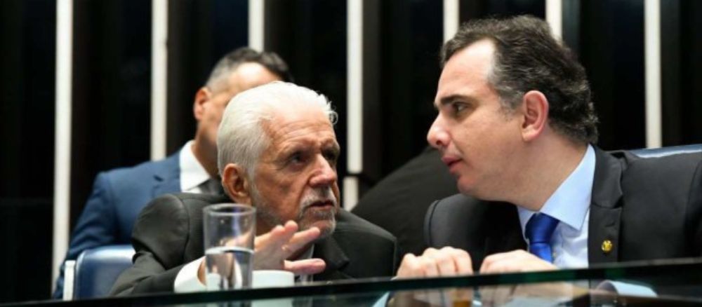 O Senado aprovou nesta quarta (5) a 'taxa das blusinhas', imposto de 20% sobre compras internacionais de até 50 dólares.